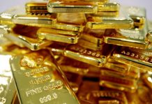 Vàng thế giới quay lại mốc 1,900 USD/oz