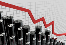 Dầu sụt hơn 2% khi chủng mới virus Covid-19 làm tăng lo ngại về nhu cầu