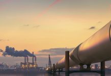 Dầu tăng hơn 3% khi Ả-rập Xê-út gợi ý khả năng cắt giảm sản lượng