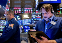 Chứng khoán Mỹ trượt khỏi kỷ lục sau báo cáo của loạt Big Tech, giá dầu tăng nhẹ